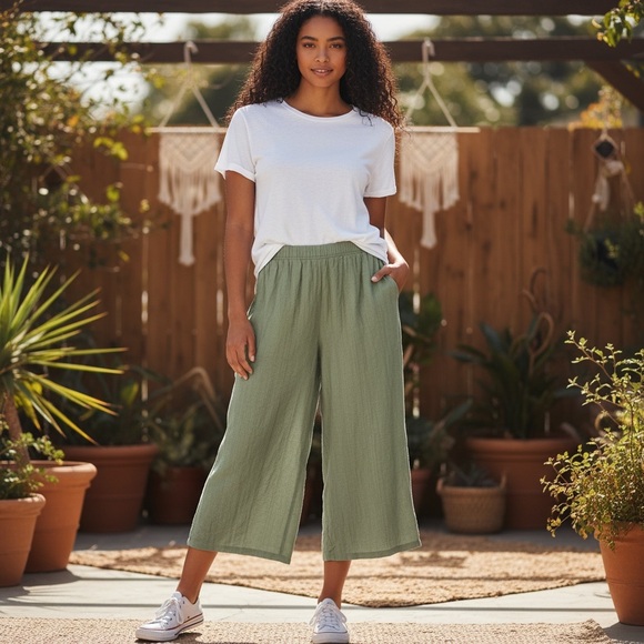 Topshop Pants - Topshop woman’s olive green wide leg crinkle ankle pants size 4 Small